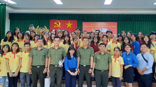 Đoàn viên thanh niên tham gia hội thi.