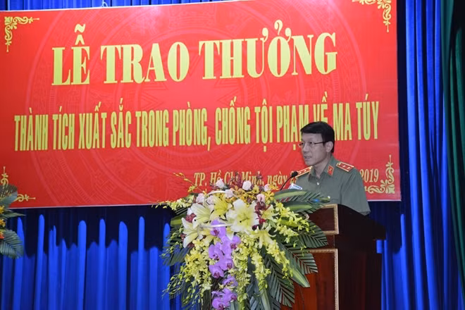 Trung tướng Lương Tam Quang, Chánh Văn phòng Bộ Công an, công bố Thư khen và Quyết định thưởng của Bộ trưởng Bộ Công an.