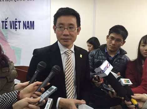 TS. Lê Việt Trung trả lời câu hỏi của các phóng viên báo chí tại buổi hội thảo.