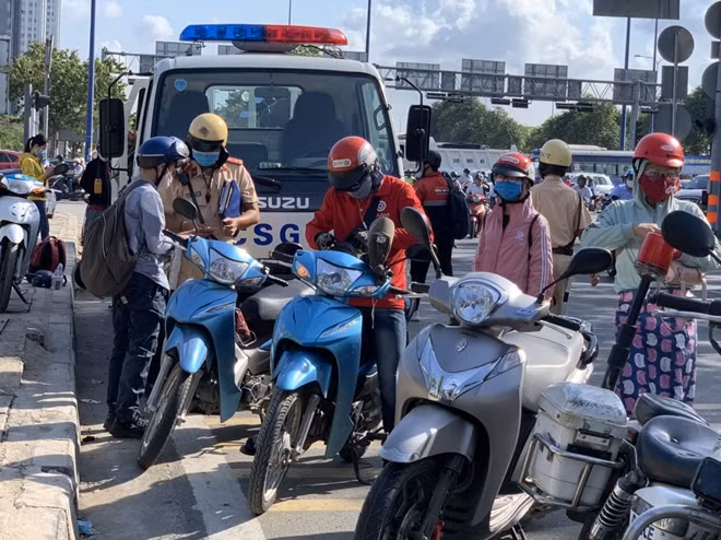 Trong 10 ngày, Công an TP Hồ Chí Minh đã ra quyết định xử phạt hơn 5 tỷ 732 triệu, tạm giữ 2.040 phương tiện...