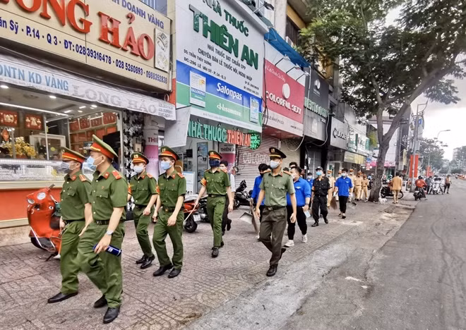 “Ngày cao điểm tình nguyện” với sự tham gia nhiệt tình của CBCS và lực lượng chức năng.