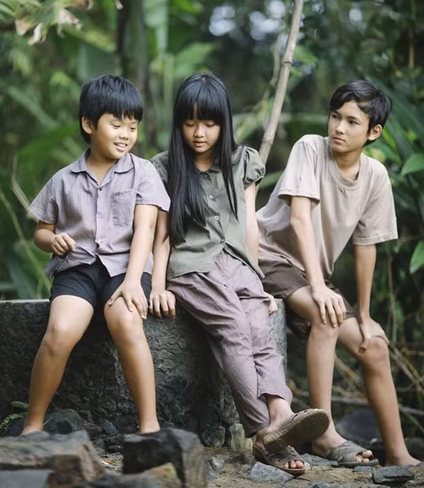 Cảnh trong “Tôi thấy hoa vàng trên cỏ xanh” – phim do Nhà nước đặt hàng hãng phim tư nhân thành công cả về doanh thu lẫn giải thưởng.