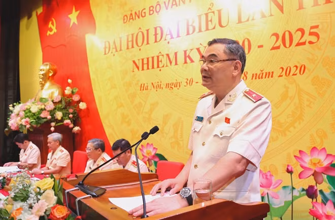 Thiếu tướng Tô Ân Xô, Chánh văn phòng Bộ Công an phát biểu tại Đại hội.