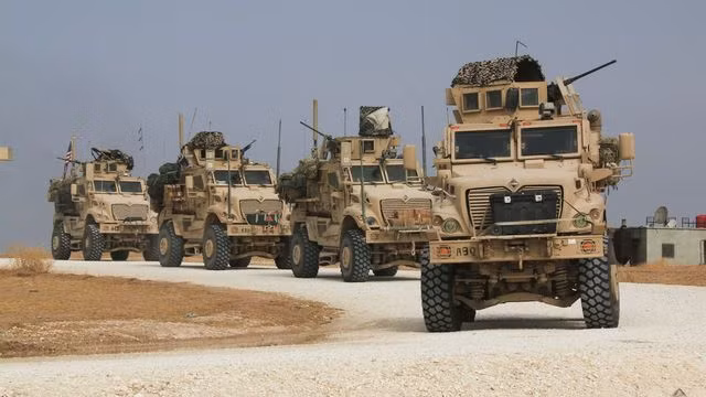 Đoàn xe quân sự Mỹ trên đất Syria. Ảnh: AP