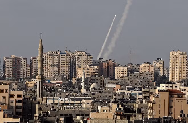 Rocket được bắn lên từ Dải Gaza. Ảnh: ITN