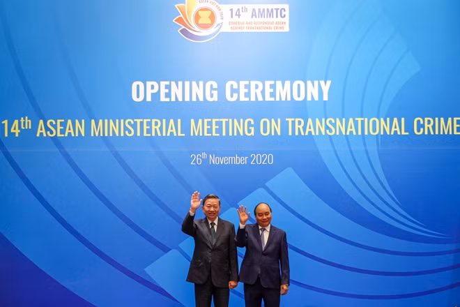 Thủ tướng Nguyễn Xuân Phúc và Bộ trưởng Tô Lâm chào mừng hội nghị AMMTC 14.
