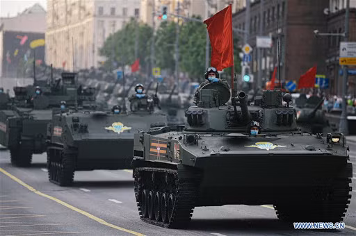 Khí tài Nga trên đường phố Moscow chuẩn bị cho lễ duyệt binh. Ảnh: News.cn
