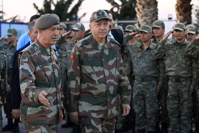 Tổng thông Erdogan thăm căn cứ quân sự của Thổ Nhĩ Kỳ. Ảnh: ANA