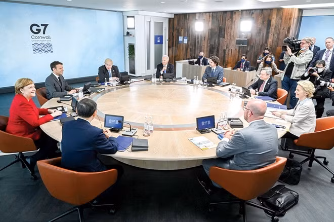 Lãnh đạo các nước G7 nhóm họp ở Anh. Ảnh: Reuters