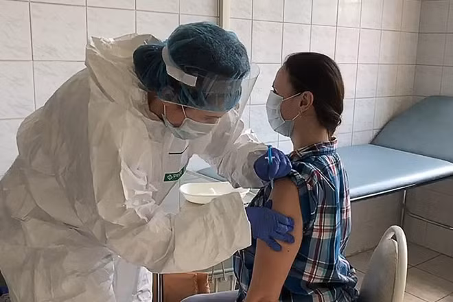Hoạt động thử nghiệm vaccine được Nga tiến hành từ tháng 6/2020. Ảnh: ITN