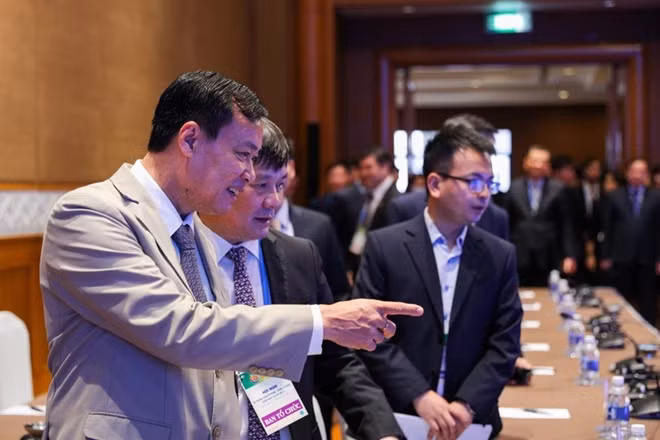 Thứ trưởng Lê Tấn Tới trực tiếp kiểm tra các khu vực diễn ra sự kiện trong khuôn khổ hội nghị AMMTC 14.