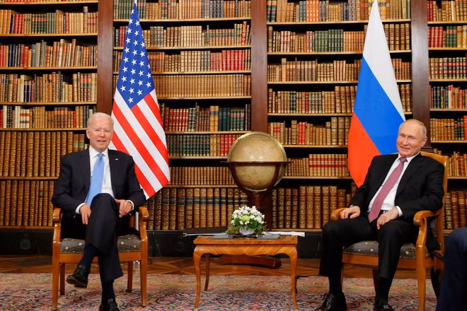 Tổng thống Mỹ Joe Biden gặp người đồng cấp Nga Vladimir Putin ở Geneva. Ảnh: Reuters