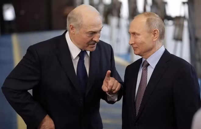 Tổng thống Putin và người đồng cấp Lukashenko. Ảnh: Getty Images
