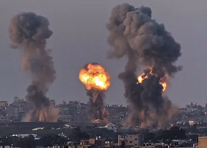 Rạng sáng nay (14/5), Israel cho biết các chiến dịch chống Hamas sẽ không dừng lại ở không kích. Họ đã triển khai thêm xe tăng và pháo để tấn công vào Dải Gaza. "Vòng luẩn quẩn này sẽ trở nên tồi tệ hơn đối với cả người Israel và người Palestine", tờ Washington Post viết trong dòng tit về tình hình ở Dải Gaza.