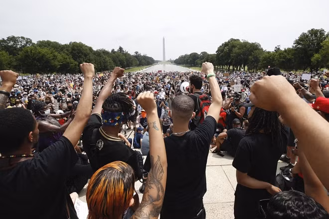 Người biểu tình trên đường phố Washington D.C. của Mỹ. Ảnh: Getty Images
