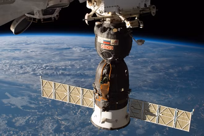 Tàu vũ trụ Soyuz của nga kết nối với trạm ISS trên quỹ đạo. Ảnh: Roscosmos