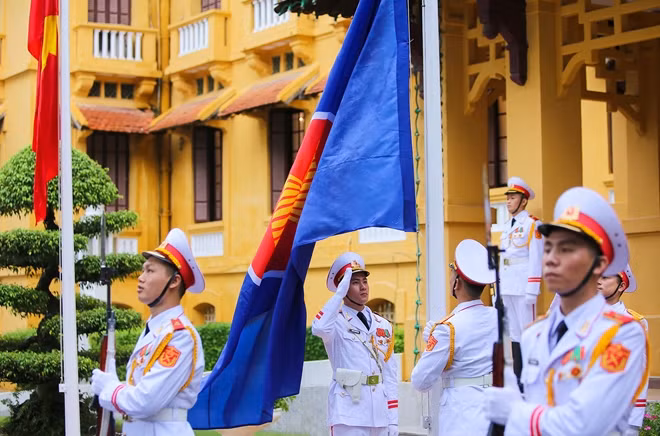 Tại lễ thượng cờ kỷ niệm 53 năm Ngày thành lập ASEAN ở Hà Nội.