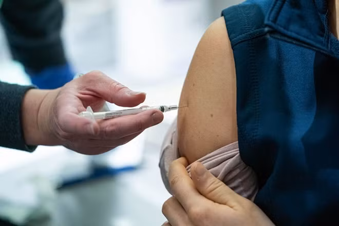 Việc tiêm kết hợp Sputnik V và vaccine của AstraZeneca được kì vọng giúp tăng hiệu quả miễn dịch với COVID-19. Ảnh minh họa: ITN
