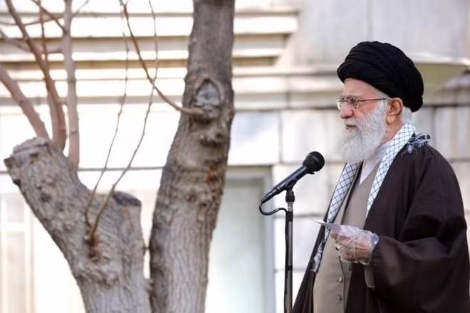 Lãnh tụ tinh thần tối cao Iran Ayatollah Ali Khamenei. Ảnh: AP