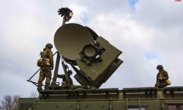 Radar của hệ thống tác chiến Krasukha của Nga. Ảnh: TASS