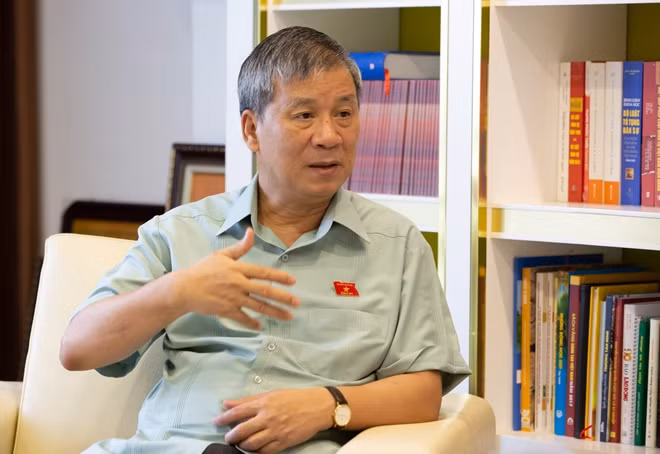 "Từ khi tôi mới 5 tuổi trở đi, ba hay nói với tôi rằng, ba đặt tên con là Trí, để sau này con có thể sống bằng trí tuệ của mình. Đó là nguyện vọng của ba. Điều đó đã ám ảnh, thôi thúc tôi phải sống, làm việc bằng trí tuệ của mình...", GS Nguyễn Anh Trí trải lòng.