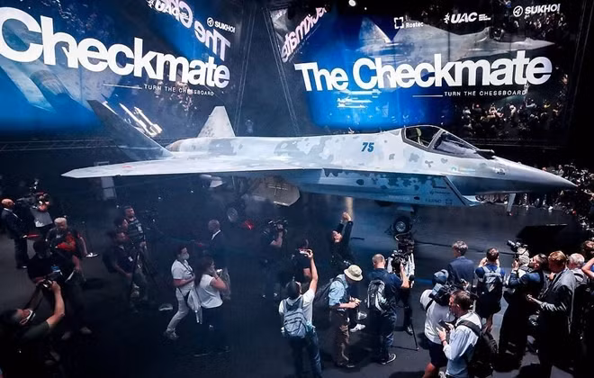 Checkmate trong vòng vây của cánh truyền thông. Ảnh: TASS