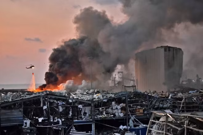 Nhà cửa đổ sập, chôn vùi người và tài sản sau vụ nổ tại cảng Beirut. Ảnh: Getty Images Nhà cửa đổ sập, chôn vùi người và tài sản sau vụ nổ tại cảng Beirut. Ảnh: Getty Images