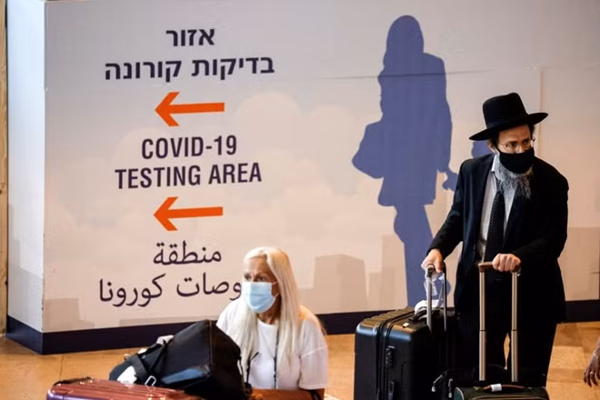 Israel tìm cách chung sống với COVID-19. Ảnh: Reuters