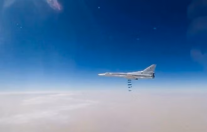 Máy bay Nga thả bom ở Syria. Ảnh: TASS