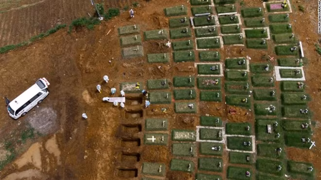 Một khu mai táng bệnh nhân COVID-19 ở Indonesia. Ảnh: CNN
