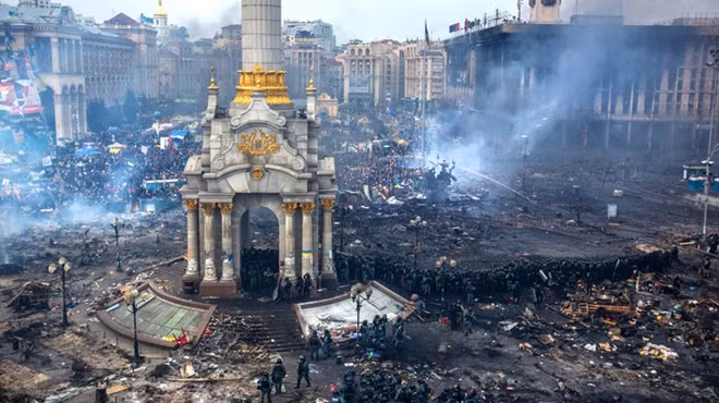 Thủ đô Ukraine tan hoang vì phong trào Maidan. Ảnh: ITN