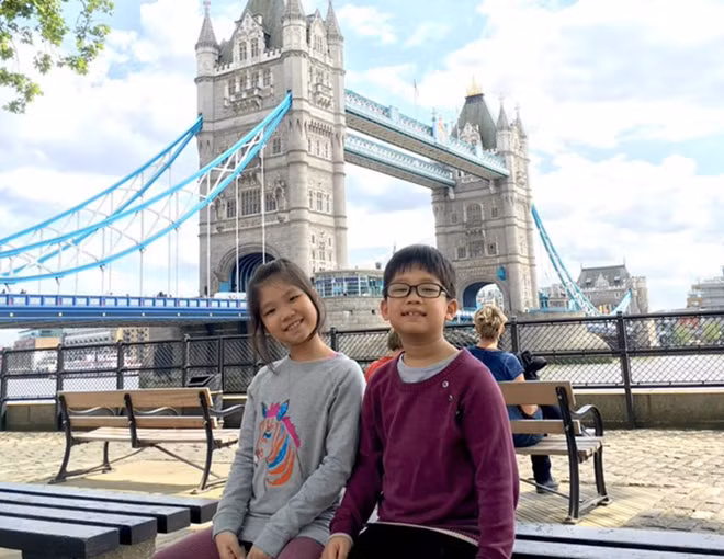 Hai bé Trương Thị Linh Nhạn và Trương Cao Khôi. Ảnh: UK in Vietnam
