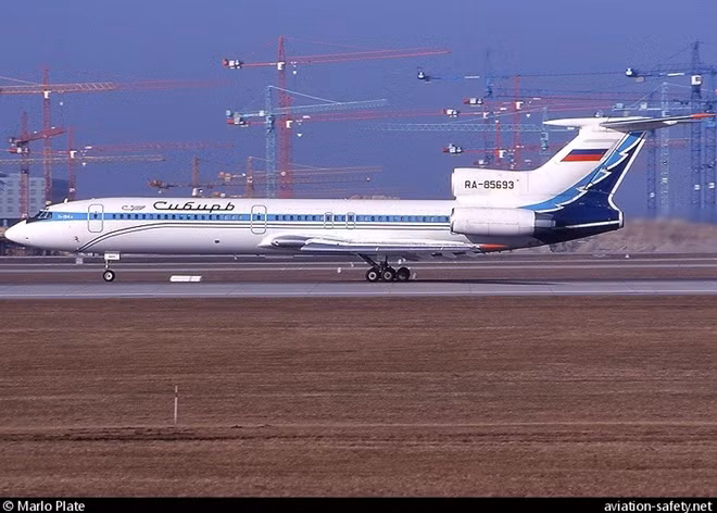 Chiếc Tupolev 54 trước khi bị bắn rơi. Ảnh: AS