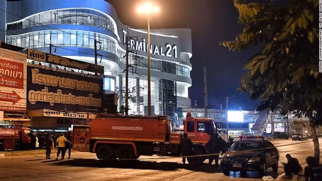 Bên ngoài trung tâm thương mại Terminal 21. Ảnh: ITN