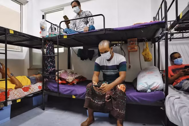 Khu nhà ở của người nhập cư là điểm nóng COVID-19 của Singapore. Ảnh: ITN