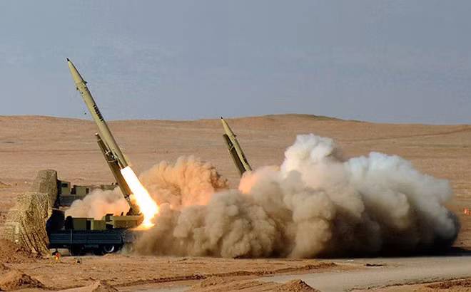 Tên lửa của Iran khai hỏa trong tập trận. Ảnh: Getty