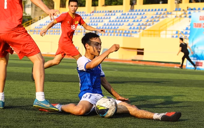 Trước trận Bán kết, cả đội Báo CAND và Ngân hàng SHB đều đã có những chiến thắng thuyết phục trước các đối thủ ở vòng bảng và vòng Tứ kết. Cầu thủ hai đội được đánh giá là "ngang sức, ngang tài".