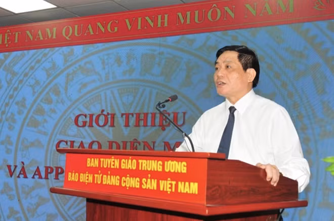 Tổng Biên tập Báo điện tử Đảng Cộng sản Việt Nam Trần Doãn Tiến phát biểu khai mạc buổi lễ.