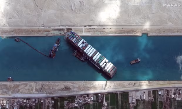 Tàu Ever Given chắn ngang kênh Suez suốt 6 ngày. Ảnh: Maxar