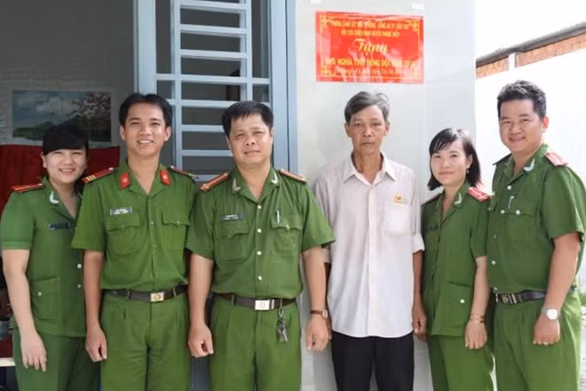Phòng Cảnh sát môi trường, Công an TP Cần Thơ tra nhà nghĩa tình đồng đội.