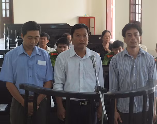 Ba bị cáo Thiện, Hoà và Linh (từ trái qua). Ba bị cáo Thiện, Hoà và Linh (từ trái qua).