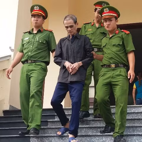 Bị cáo Hùng. Bị cáo Hùng.