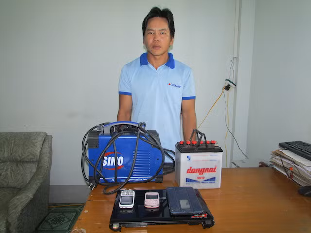 Người làm công trộm tài sản.