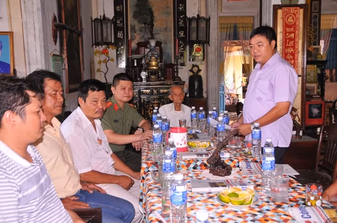 Ông Lê Thanh Nghị - Phó Chủ tịch UBND phường Tân Lộc, nói lời cảm ơn sâu sắc đến Báo CAND, ông Trần Bá Đạm cùng gia đình.