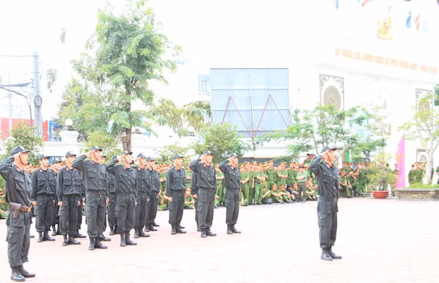 Phòng Cảnh sát cơ động (PK20) thực hiện nội dung thi Điều lệnh CAND.