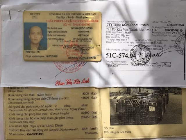 cùng giấy tờ bị tạm giữ.