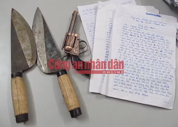 Tang vật thu giữ. Tang vật thu giữ.