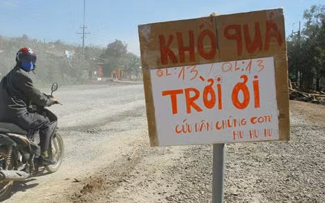 Việc thi công Dự án BOT quốc lộ 13 chậm, cẩu thả đã ảnh hưởng nghiêm trọng đến đời sống người dân sinh sống hai bên đường và gây khó khăn cho các phương tiện tham gia giao thông nhiều năm qua.