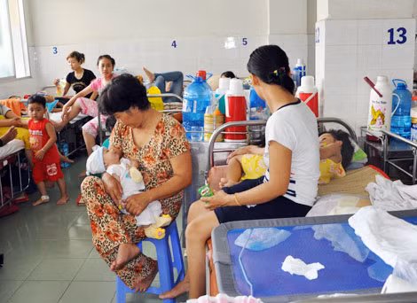 Trẻ viêm não và viêm màng não được chăm sóc tại Khoa Nhiễm, Bệnh viện Nhi đồng 1 TP Hồ Chí Minh.