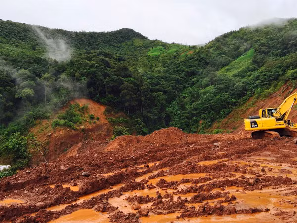 Ngành GTVT đã tăng cường phương tiện, máy móc nhưng không thể một sớm một chiều khắc phục tình trạng sạt lở.